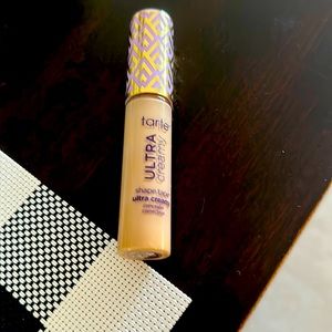 Tarte color 35N médium concealer used